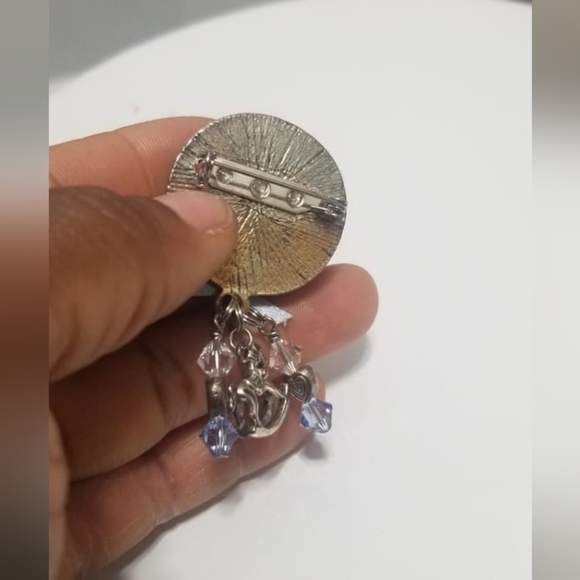 "Aunt" Badge Clip. 🌴 - Picture 2 of 4